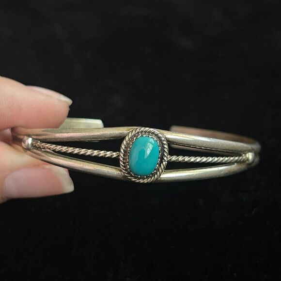 Vintage 0.5” Thick Navajo Turquoise and Sterling Silver Cuff Bracelet - Picture 6 of 9